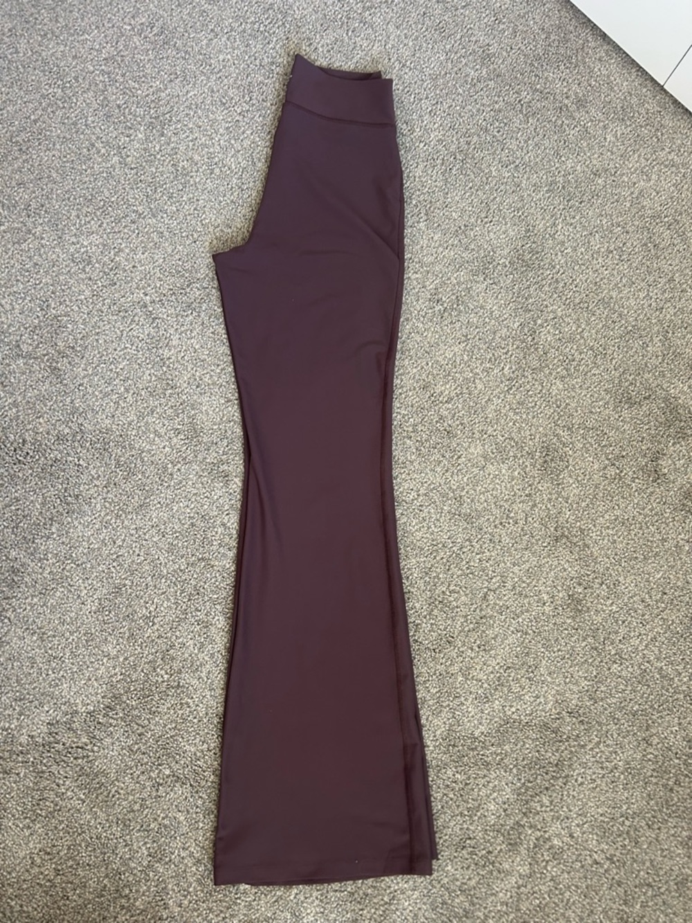 Old Navy Women's Extra High-Rise Flare Leggings in Deep Plum